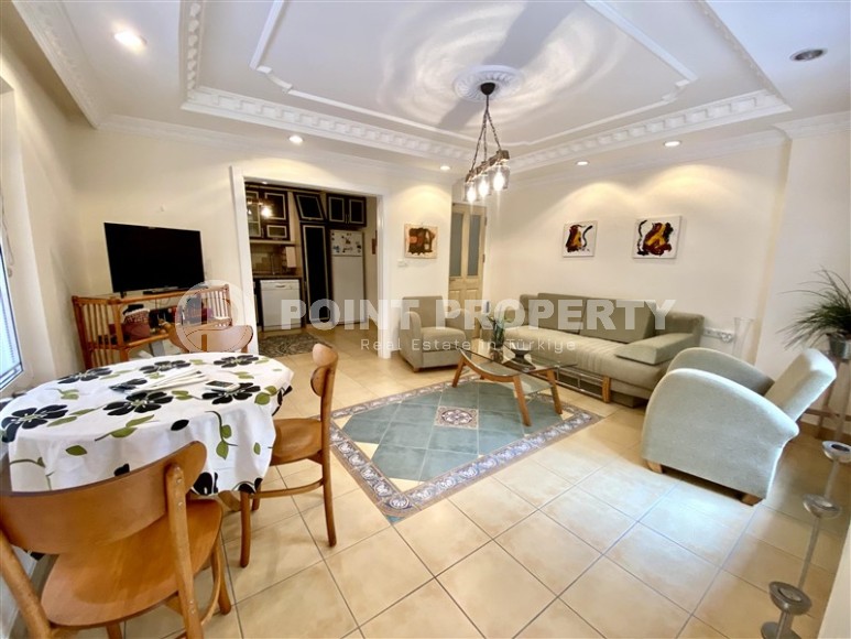 Просторные апартаменты с одной спальней, гостиной, отдельной кухней и тремя балконами в комплексе с открытым плавательным бассейном.-id-4299-фото-5