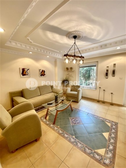 Просторные апартаменты с одной спальней, гостиной, отдельной кухней и тремя балконами в комплексе с открытым плавательным бассейном.-id-4299-фото-3