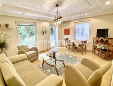 Просторные апартаменты с одной спальней, гостиной, отдельной кухней и тремя балконами в комплексе с открытым плавательным бассейном.-id-4299-фото-4