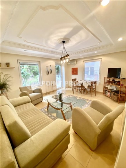 Просторные апартаменты с одной спальней, гостиной, отдельной кухней и тремя балконами в комплексе с открытым плавательным бассейном.-id-4299-фото-4