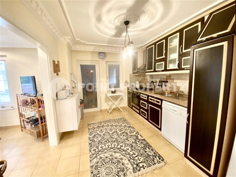 Просторные апартаменты с одной спальней, гостиной, отдельной кухней и тремя балконами в комплексе с открытым плавательным бассейном.-id-4299-фото-6