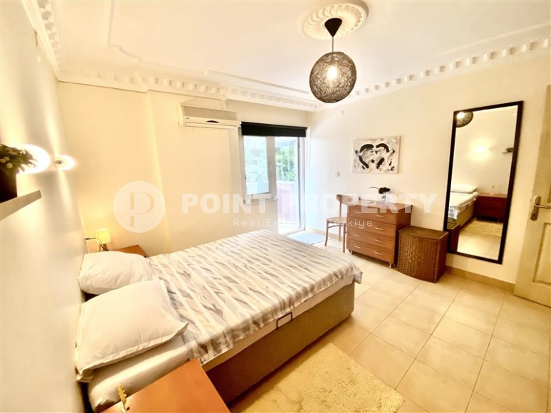 Просторные апартаменты с одной спальней, гостиной, отдельной кухней и тремя балконами в комплексе с открытым плавательным бассейном.-id-4299-фото-9