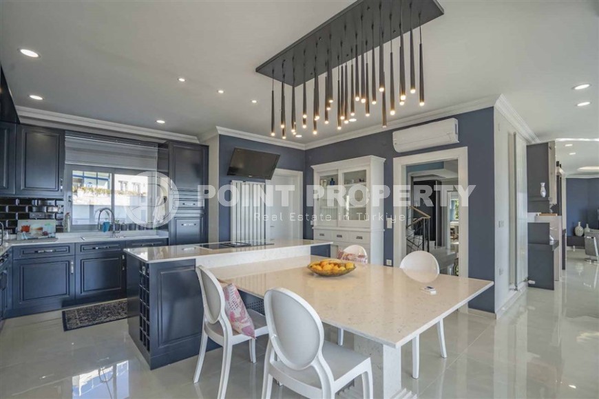 Роскошная трехэтажная вилла 14+2, с видом на море и крепость Аланьи, в престижном районе города - Бекташ-id-5979-фото-4