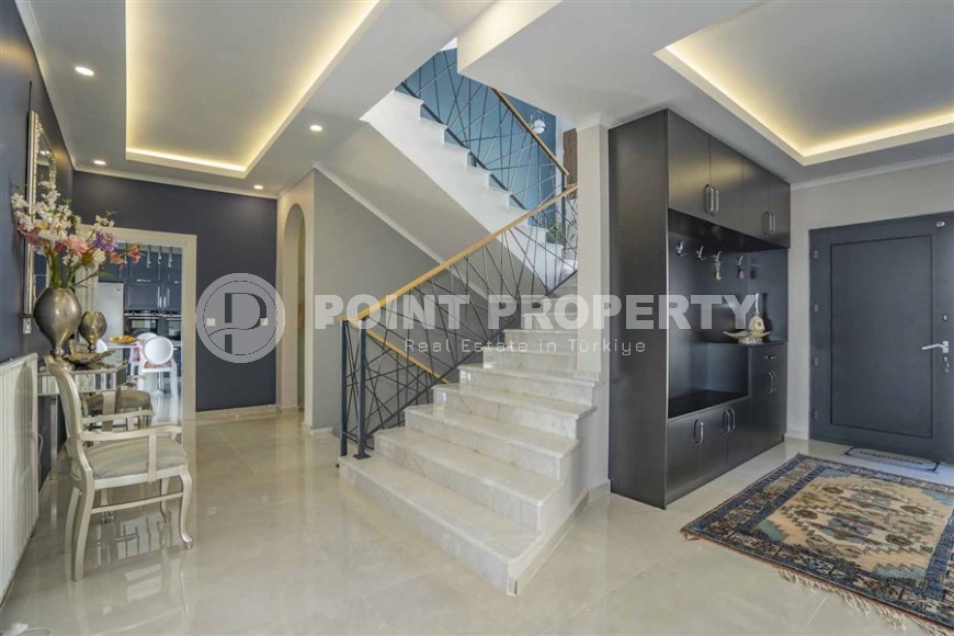 Роскошная трехэтажная вилла 14+2, с видом на море и крепость Аланьи, в престижном районе города - Бекташ-id-5979-фото-16