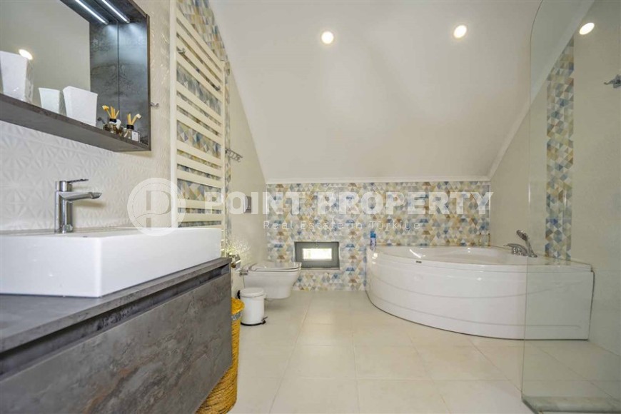 Роскошная трехэтажная вилла 14+2, с видом на море и крепость Аланьи, в престижном районе города - Бекташ-id-5979-фото-17