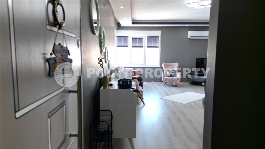 Стильная, комфортабельная квартира с современным дизайном, мебелью и бытовой техникой, в 650 метрах от моря-id-5986-фото-2