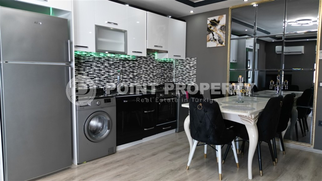 Стильная, комфортабельная квартира с современным дизайном, мебелью и бытовой техникой, в 650 метрах от моря-id-5986-фото-4