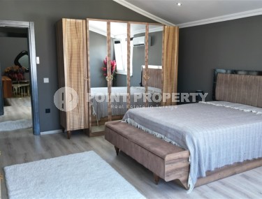 Стильная, комфортабельная квартира с современным дизайном, мебелью и бытовой техникой, в 650 метрах от моря-id-5986-фото-5