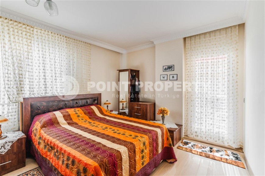 Large furnished apartment 4+1, on an area of 220 m2, with the possibility of obtaining Turkish citizenship-id-5992-photo-9