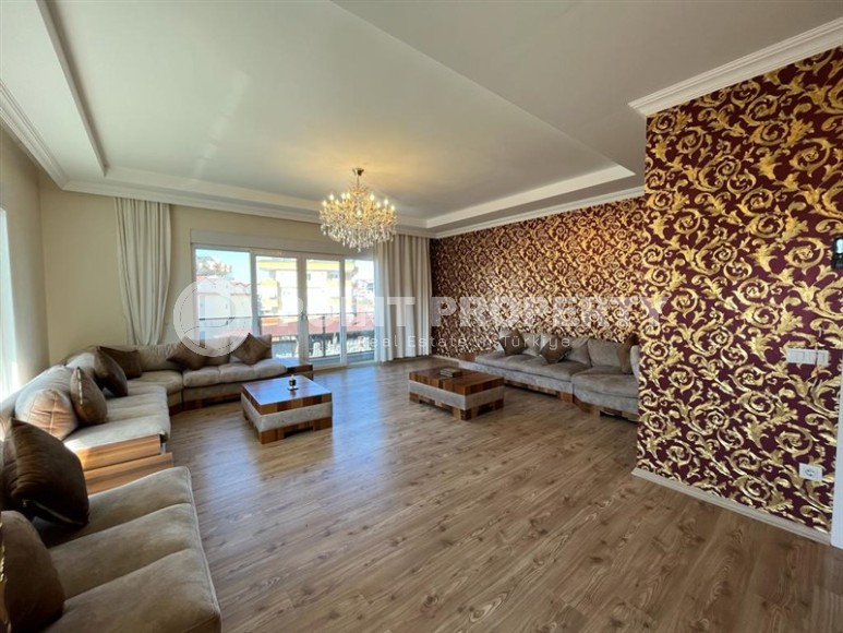 Большая двухуровневая квартира на 5-м этаже с мансардой, в 800 метрах от моря-id-5996-фото-2