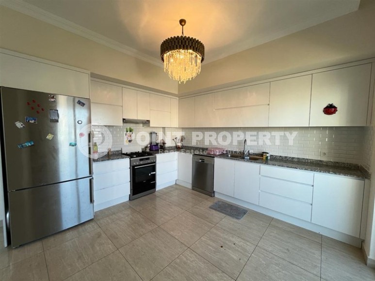 Большая двухуровневая квартира на 5-м этаже с мансардой, в 800 метрах от моря-id-5996-фото-4