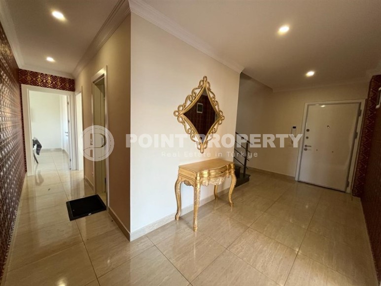 Большая двухуровневая квартира на 5-м этаже с мансардой, в 800 метрах от моря-id-5996-фото-11