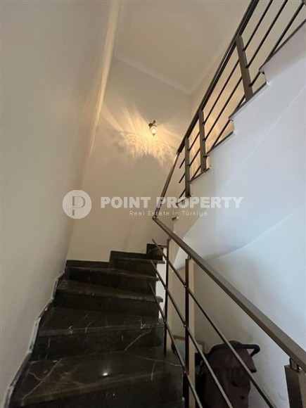 Большая двухуровневая квартира на 5-м этаже с мансардой, в 800 метрах от моря-id-5996-фото-12