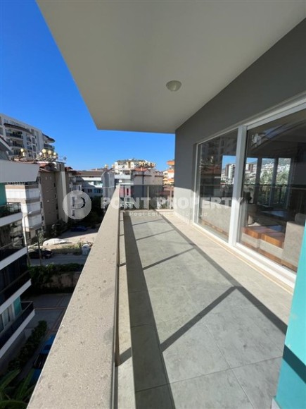 Большая двухуровневая квартира на 5-м этаже с мансардой, в 800 метрах от моря-id-5996-фото-18