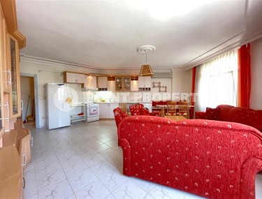 Недорогая квартира, общей площадью 125 м2, в 300 метрах от пляжа, в центре района Оба-id-6017-фото-2