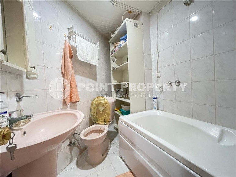 Недорогая квартира, общей площадью 125 м2, в 300 метрах от пляжа, в центре района Оба-id-6017-фото-6