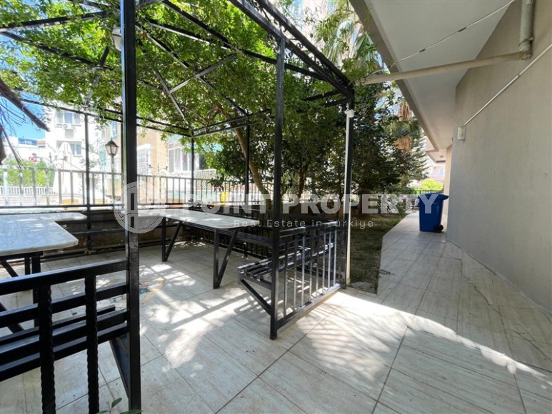 Недорогая квартира, общей площадью 125 м2, в 300 метрах от пляжа, в центре района Оба-id-6017-фото-9