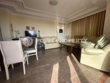 Меблированная двухуровневая квартира на 7-м этаже с мансардой, в 300 метрах от пляжа, в центре спокойного района Аланьи - Тосмур-id-6037-фото-2