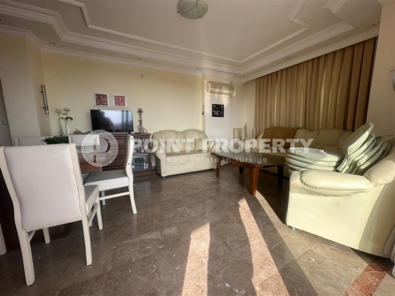 Меблированная двухуровневая квартира на 7-м этаже с мансардой, в 300 метрах от пляжа, в центре спокойного района Аланьи - Тосмур-id-6037-фото-2