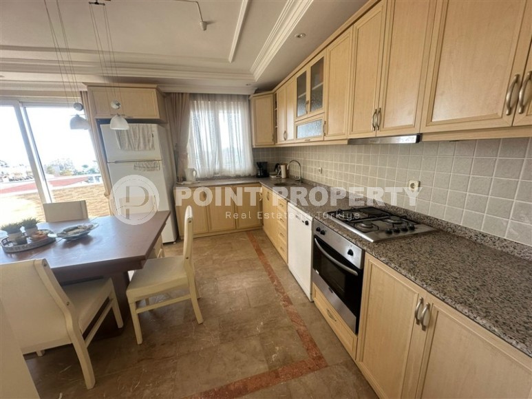 Меблированная двухуровневая квартира на 7-м этаже с мансардой, в 300 метрах от пляжа, в центре спокойного района Аланьи - Тосмур-id-6037-фото-3