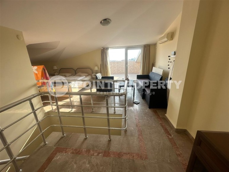Меблированная двухуровневая квартира на 7-м этаже с мансардой, в 300 метрах от пляжа, в центре спокойного района Аланьи - Тосмур-id-6037-фото-10