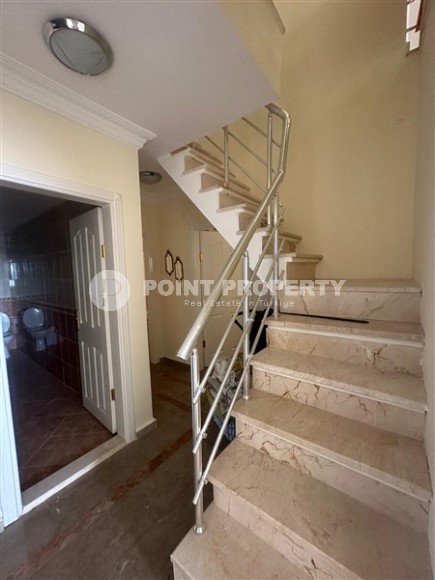 Меблированная двухуровневая квартира на 7-м этаже с мансардой, в 300 метрах от пляжа, в центре спокойного района Аланьи - Тосмур-id-6037-фото-11