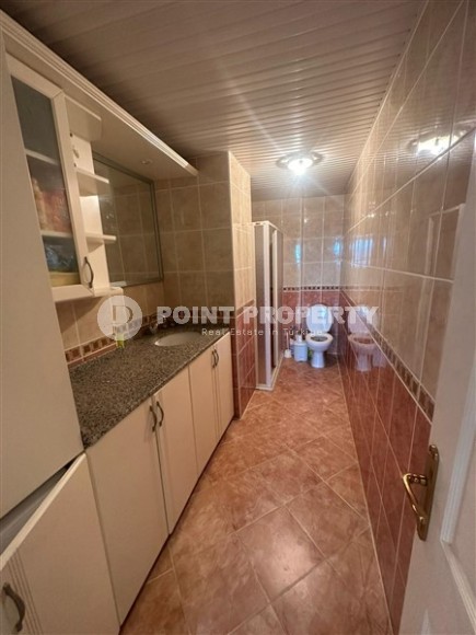 Меблированная двухуровневая квартира на 7-м этаже с мансардой, в 300 метрах от пляжа, в центре спокойного района Аланьи - Тосмур-id-6037-фото-12