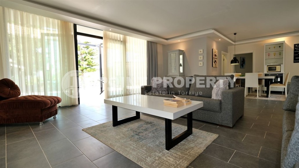 Detached three-storey villa with luxurious views of the sea and Alanya fortress, in the prestigious area of Alanya - Kestel-id-6040-photo-3