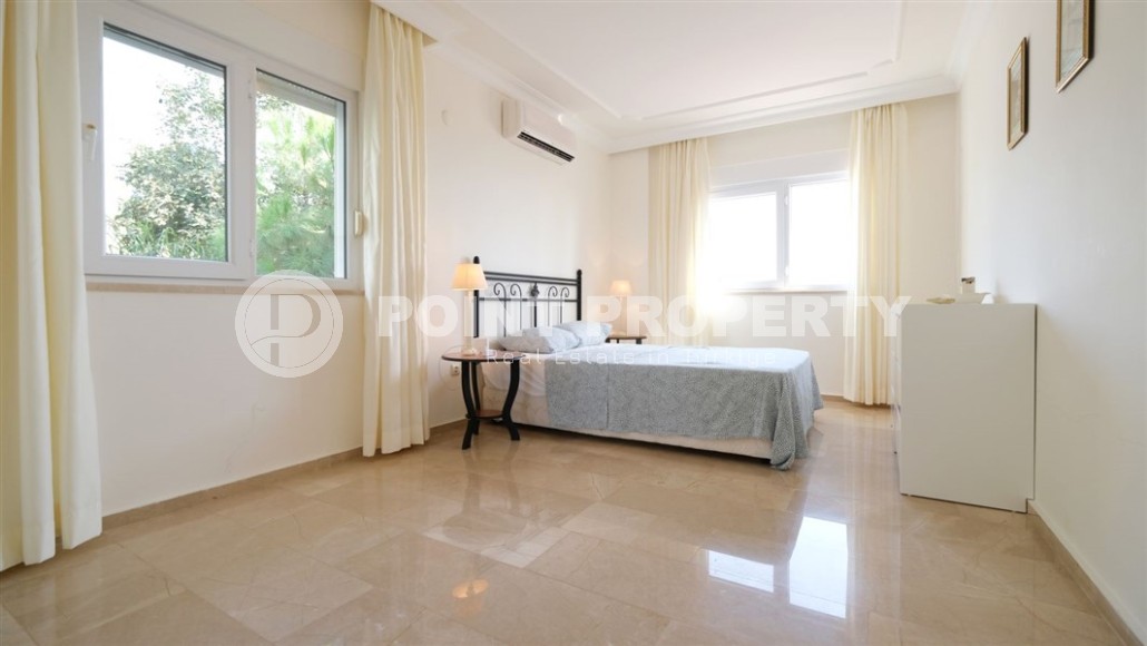 Detached three-storey villa with luxurious views of the sea and Alanya fortress, in the prestigious area of Alanya - Kestel-id-6040-photo-10