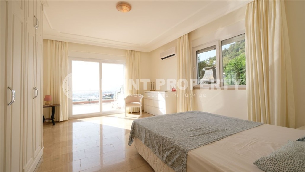 Detached three-storey villa with luxurious views of the sea and Alanya fortress, in the prestigious area of Alanya - Kestel-id-6040-photo-11