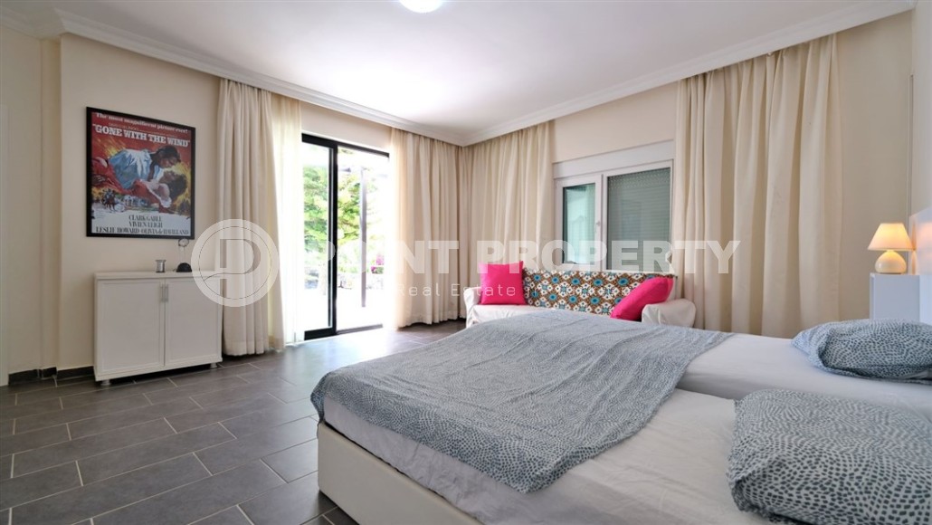 Detached three-storey villa with luxurious views of the sea and Alanya fortress, in the prestigious area of Alanya - Kestel-id-6040-photo-12