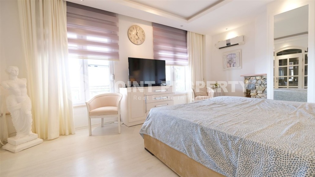 Detached three-storey villa with luxurious views of the sea and Alanya fortress, in the prestigious area of Alanya - Kestel-id-6040-photo-13