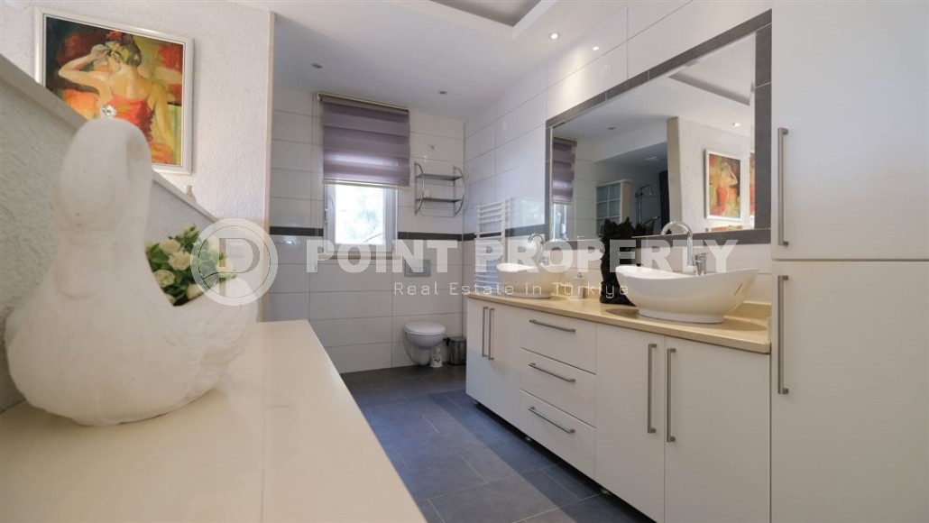 Detached three-storey villa with luxurious views of the sea and Alanya fortress, in the prestigious area of Alanya - Kestel-id-6040-photo-17