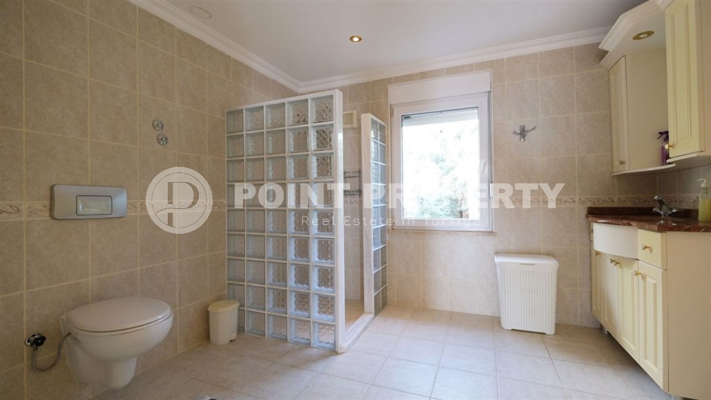 Detached three-storey villa with luxurious views of the sea and Alanya fortress, in the prestigious area of Alanya - Kestel-id-6040-photo-18