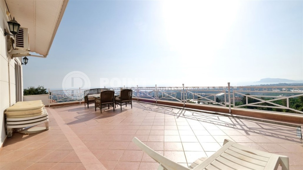 Detached three-storey villa with luxurious views of the sea and Alanya fortress, in the prestigious area of Alanya - Kestel-id-6040-photo-22