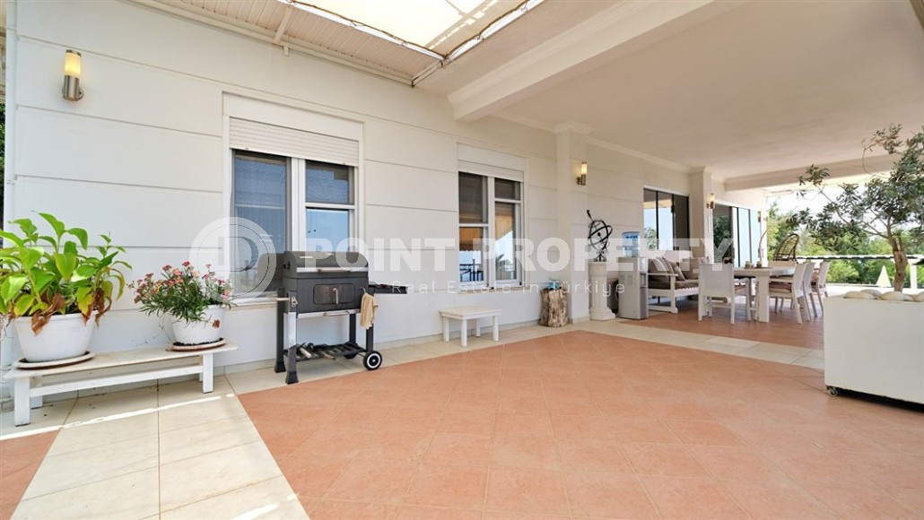 Detached three-storey villa with luxurious views of the sea and Alanya fortress, in the prestigious area of Alanya - Kestel-id-6040-photo-25