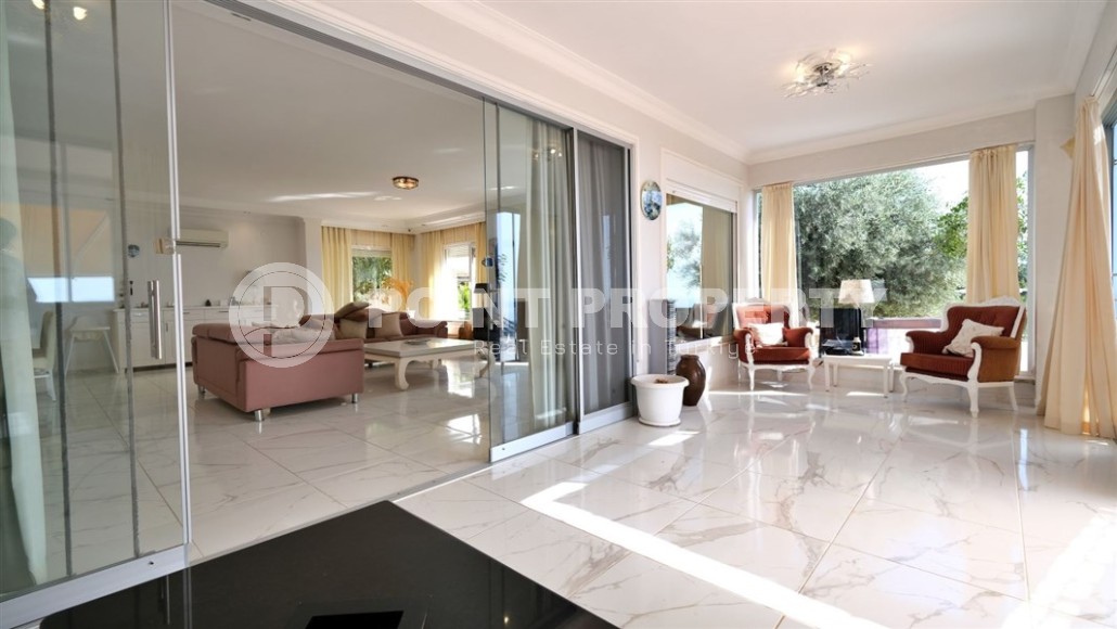 Detached three-storey villa with luxurious views of the sea and Alanya fortress, in the prestigious area of Alanya - Kestel-id-6040-photo-27