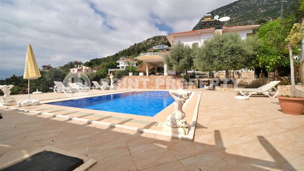 Detached three-storey villa with luxurious views of the sea and Alanya fortress, in the prestigious area of Alanya - Kestel-id-6040-photo-28