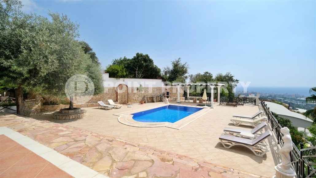 Detached three-storey villa with luxurious views of the sea and Alanya fortress, in the prestigious area of Alanya - Kestel-id-6040-photo-30