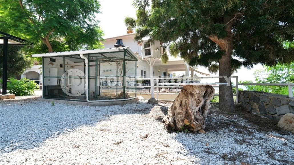 Detached three-storey villa with luxurious views of the sea and Alanya fortress, in the prestigious area of Alanya - Kestel-id-6040-photo-32