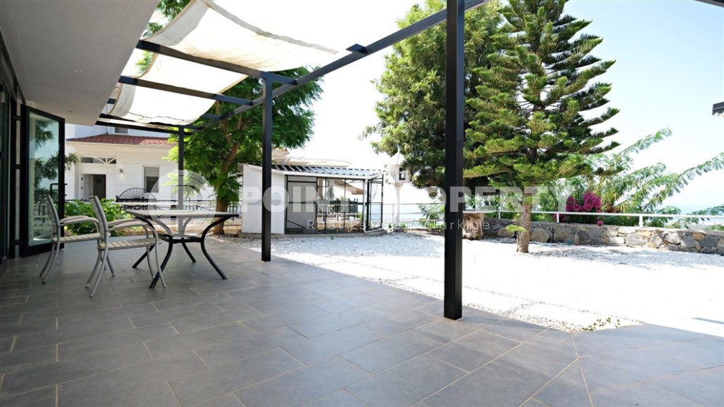 Detached three-storey villa with luxurious views of the sea and Alanya fortress, in the prestigious area of Alanya - Kestel-id-6040-photo-33