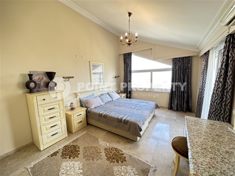 Просторная двухуровневая квартира с видом на море и горы, в престижном, живописном районе Аланьи - Каргыджак-id-6052-фото-7