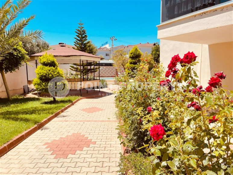 Spacious apartment in Oba area. Furniture and appliances are priced. 140 sq.m.-id-1477-photo-12