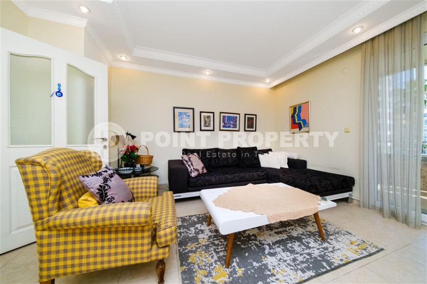 Modern apartment with spacious glazed balconies, five minutes walk from the center of Alanya-id-6071-photo-2