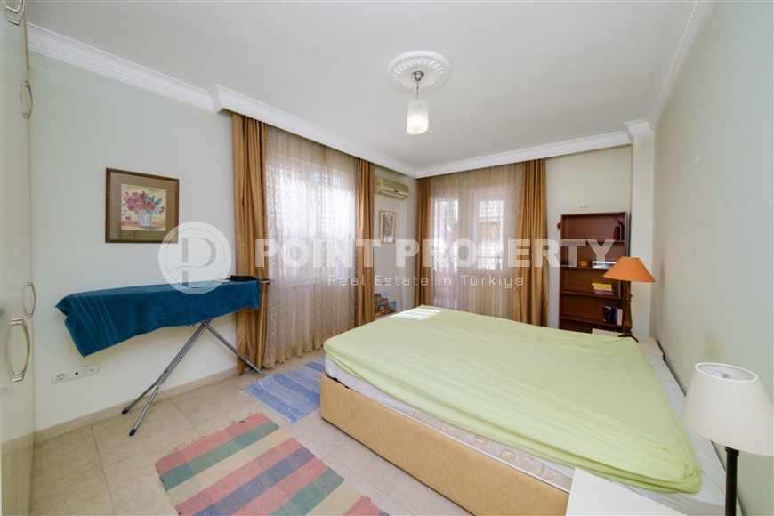Modern apartment with spacious glazed balconies, five minutes walk from the center of Alanya-id-6071-photo-7
