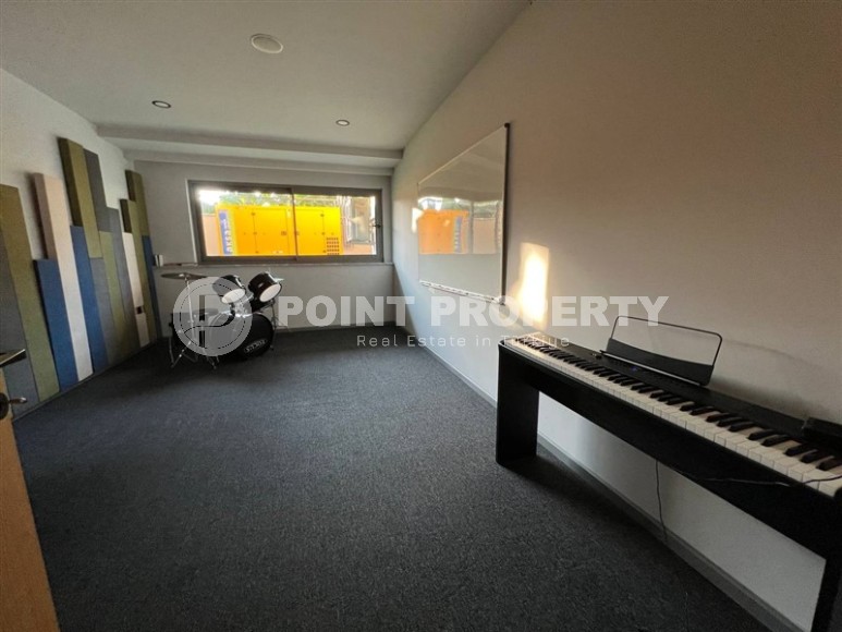 Spacious two-level apartment 4+1, on an area of 210 m2, 50 meters from the beach, in the center of the Kestel area-id-6082-photo-15