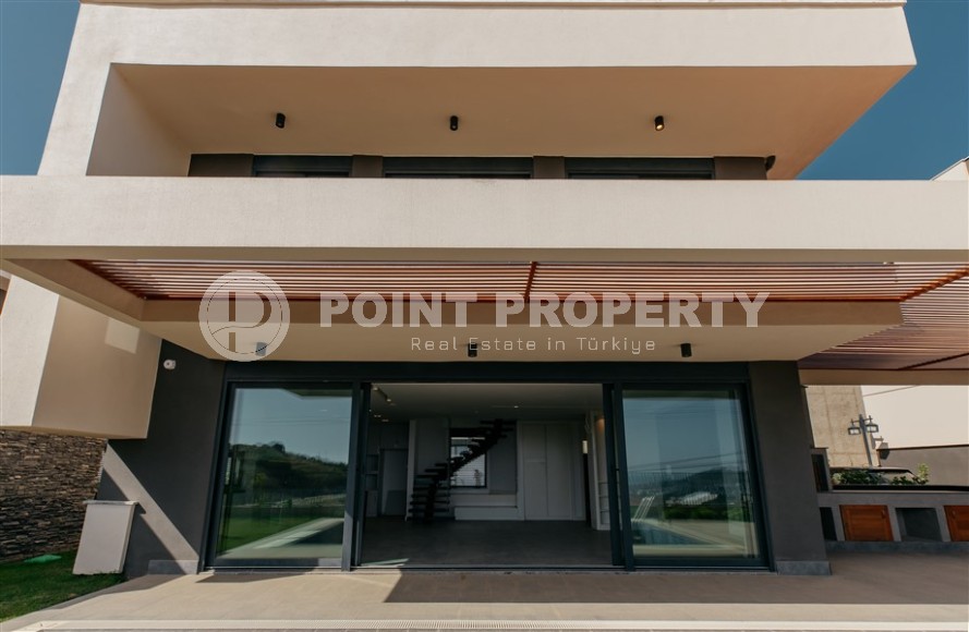 Luxury villa with a swimming pool and a garden, in a modern residential complex with a “city within a city” infrastructure-id-6090-photo-2