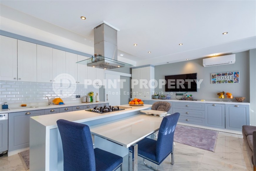 Дуплекс с дизайнерским ремонтом, на 6-м этаже с мансардой, в спокойном районе Аланьи - Чиплаклы-id-6092-фото-5