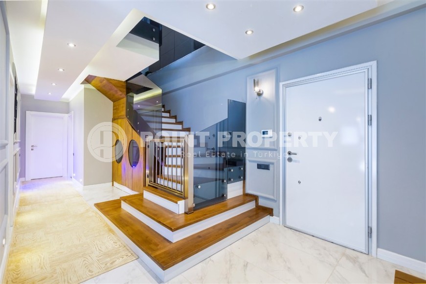 Дуплекс с дизайнерским ремонтом, на 6-м этаже с мансардой, в спокойном районе Аланьи - Чиплаклы-id-6092-фото-11