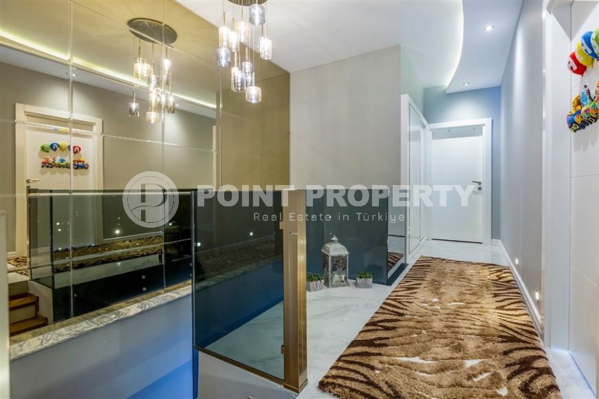 Дуплекс с дизайнерским ремонтом, на 6-м этаже с мансардой, в спокойном районе Аланьи - Чиплаклы-id-6092-фото-12